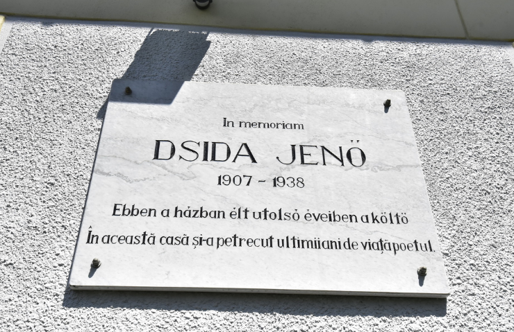 Dsida emléktábla Kvár