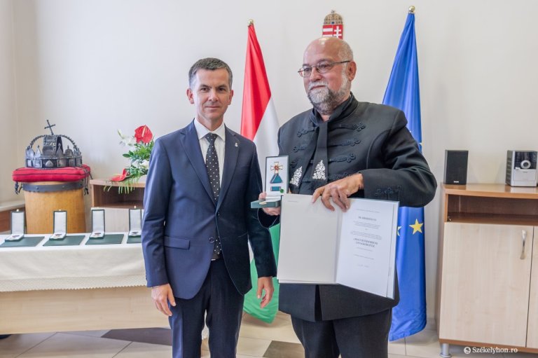 Ábrám Z kitüntetés